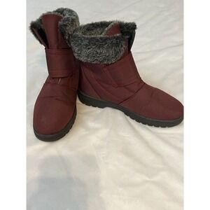 Winter Boots Women's Size 8 Maroon With Fuzzy Lining